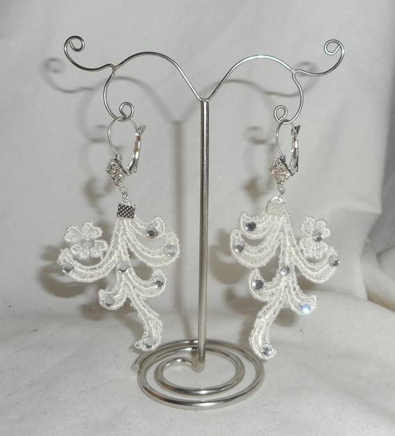 Pendientes con cristal de Swarovski y encaje arabesco