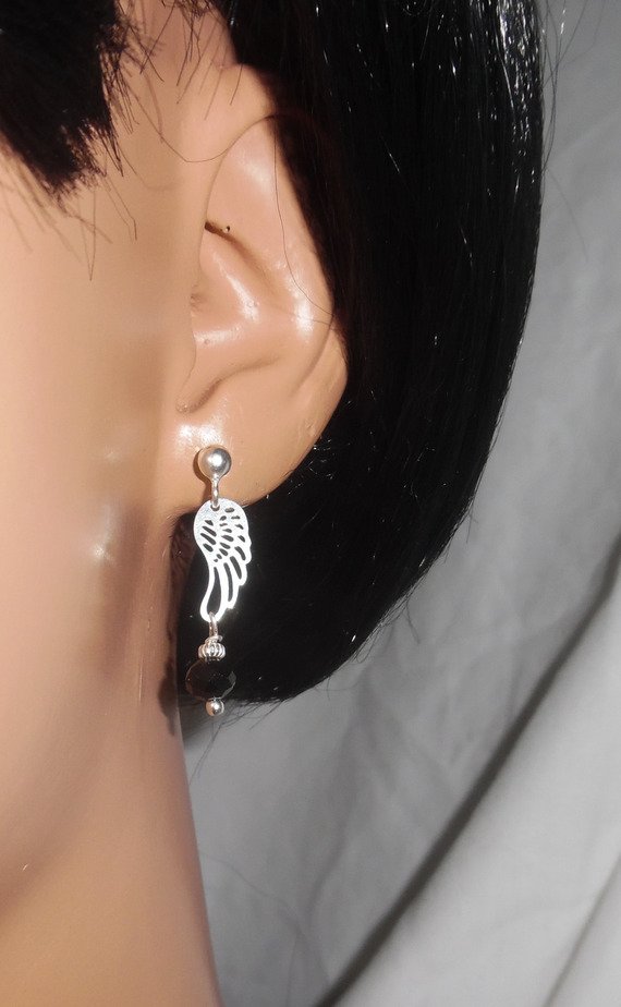 Pendientes de cuentas de cristal negro con ala en plata 925