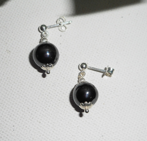 Pendientes de hematites de 10 mm en plata de ley 925