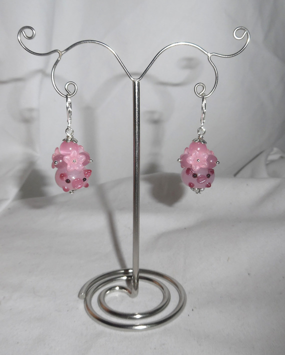 Originales pendientes flor rosa con perlas y cerditos de cristal