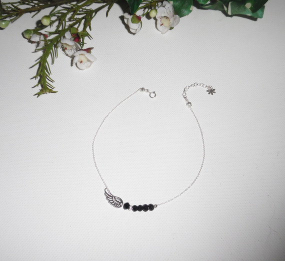 Pulsera tobillera con alas y cuentas de cristal negro de bohemia en cadena de plata 925