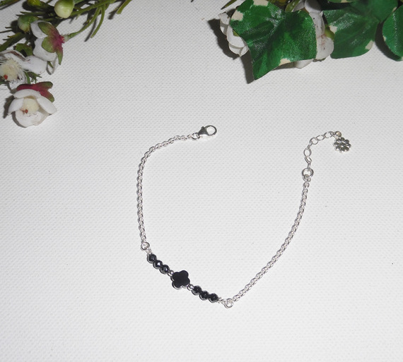 Pulsera de flores y piedras hematites en cadena de plata 925