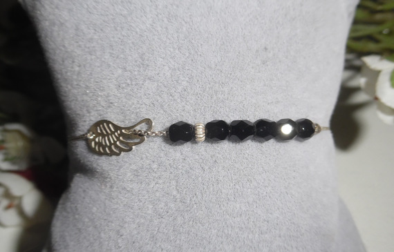 Original pulsera de alas con pequeñas cuentas de cristal negro en cadena de plata 925