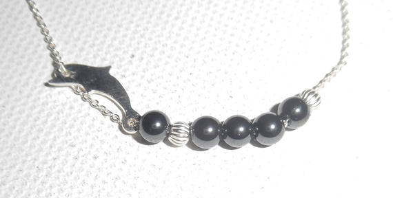 Original pulsera de cuentas de delfín y hematites en cadena de plata 925