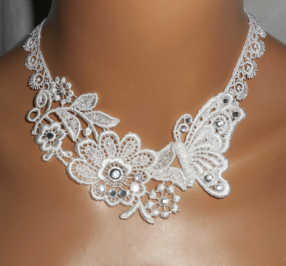 Collar de ceremonia de flores y mariposas de encaje blanco con cristal de Swarovski y perlas