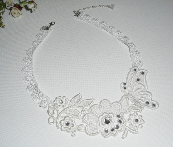 Collar de ceremonia de flores y mariposas de encaje blanco con cristal de Swarovski y perlas