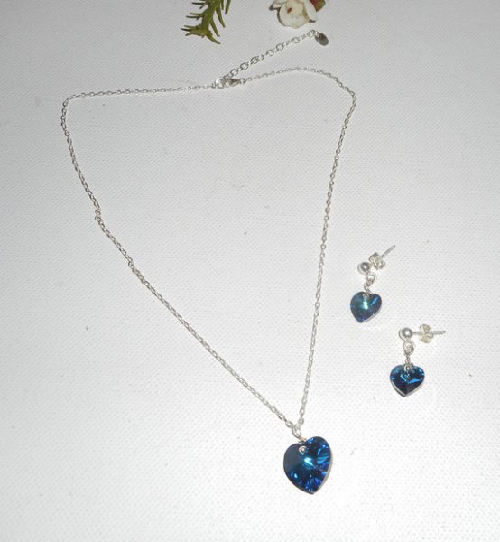 Colgante corazón azul con cristal Swarovski en cadena de plata 925