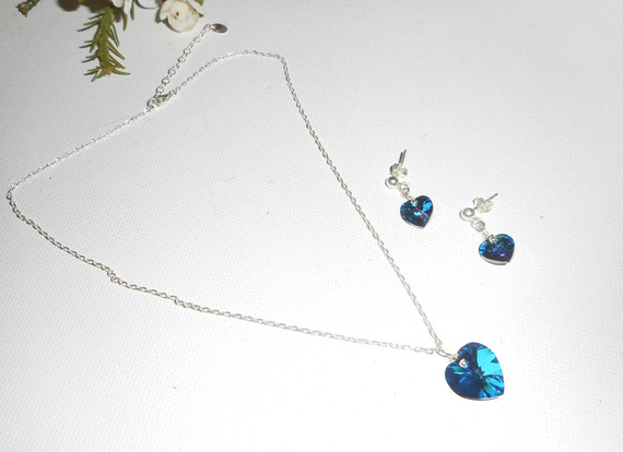 Colgante corazón azul con cristal Swarovski en cadena de plata 925