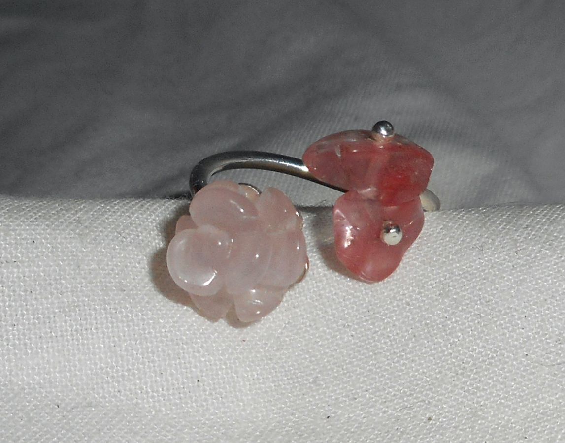 Anillo flor y piedra - cuarzo rosa y plata 925