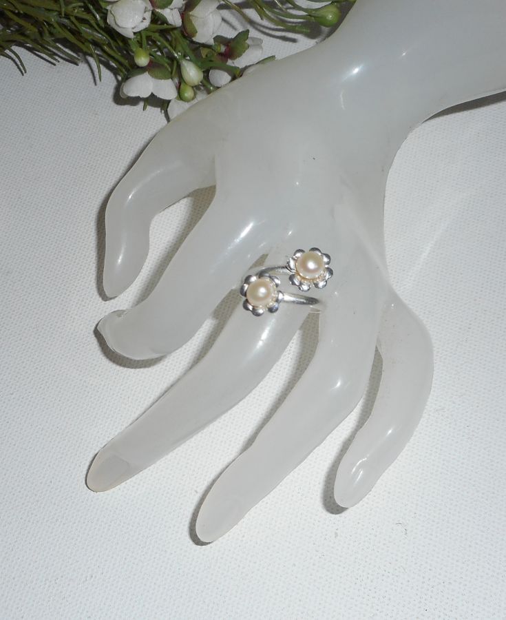 Original anillo de plata 925 con doble flor y perlas cultivadas blancas