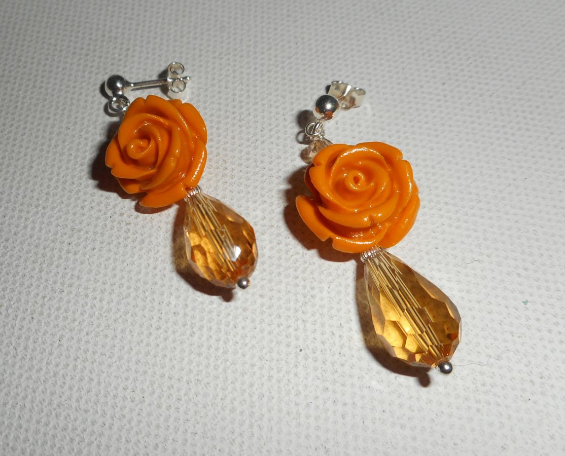 Pendientes con rosa mostaza y gotas de cristal de bohemia, plata 925