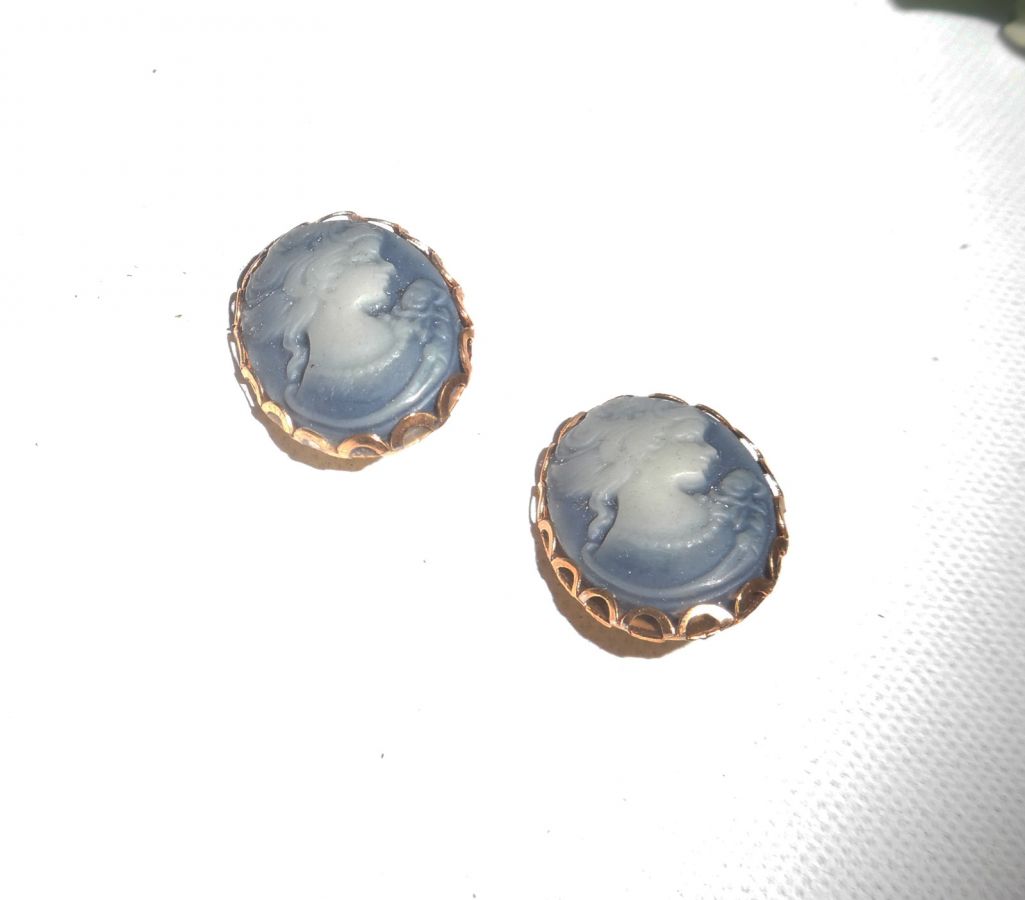 Pendientes camafeo azul en pinza