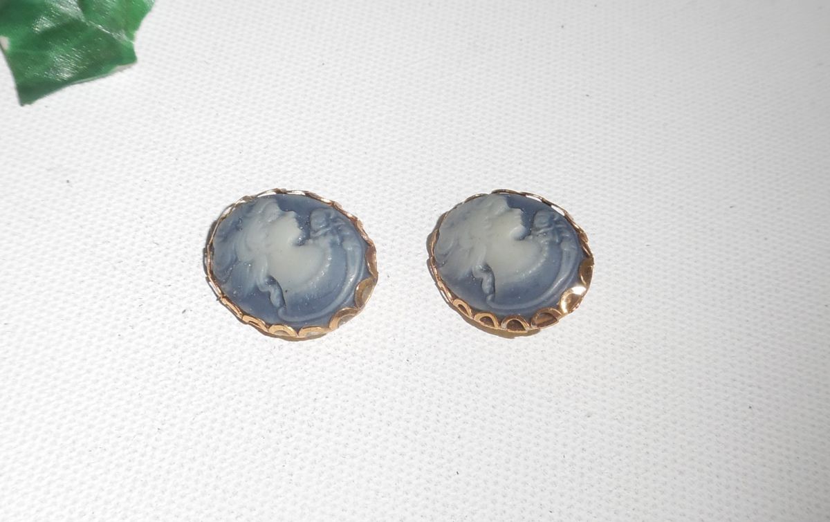 Pendientes camafeo azul en pinza