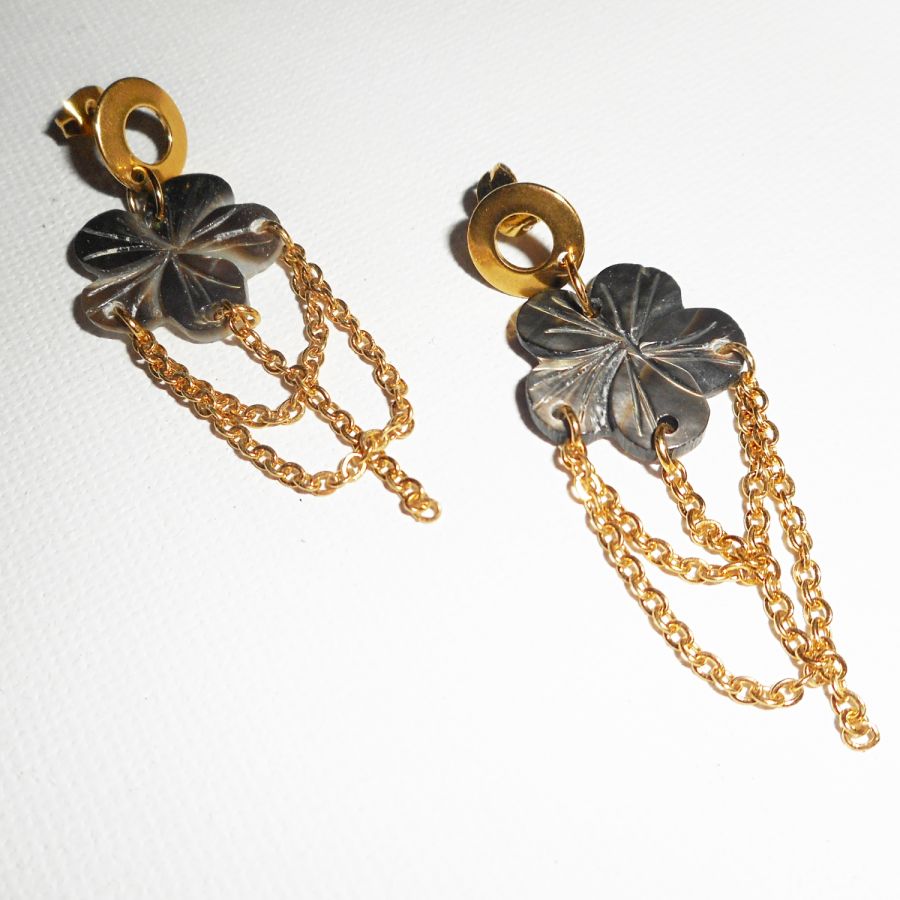 Pendientes flor de nácar con cadena de oro