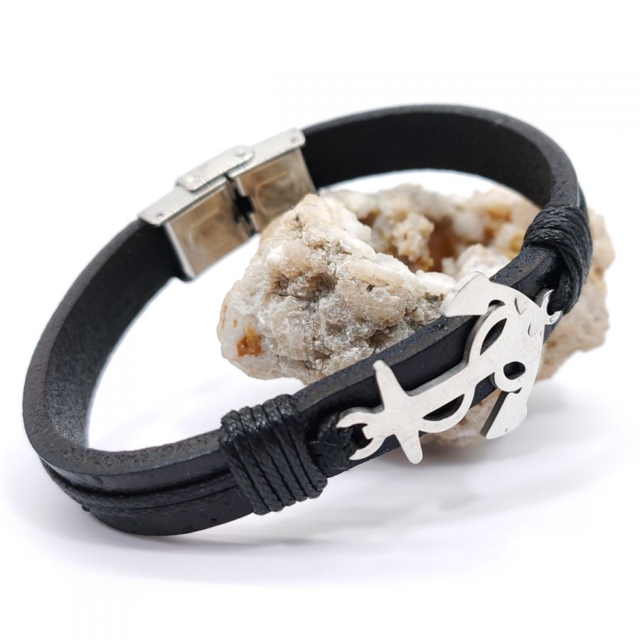 Pulsera de anclas de acero sobre cuero negro