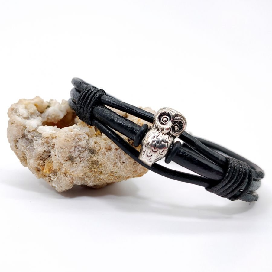 Pulsera búho con cordón de cuero negro