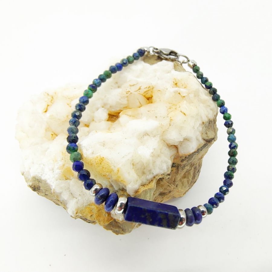 Pulsera fina con piedras de lapislázuli 