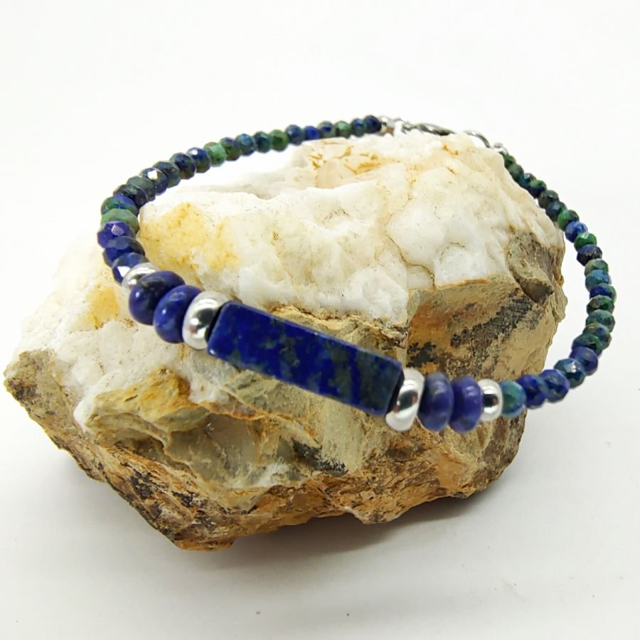 Pulsera fina con piedras de lapislázuli 