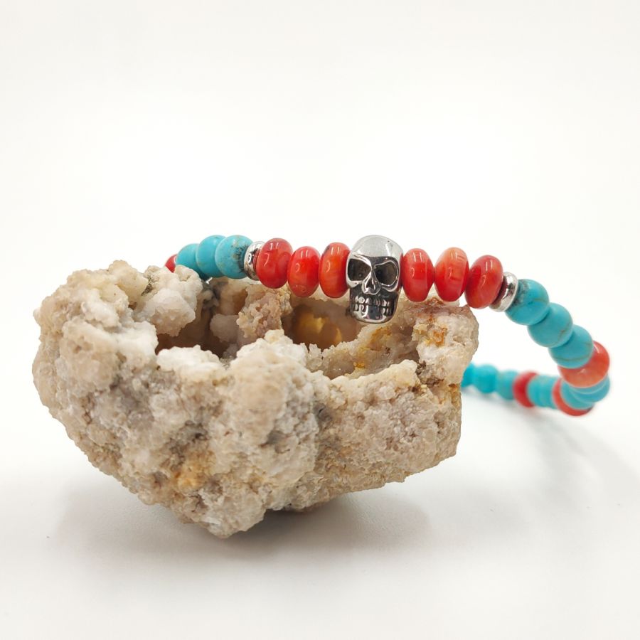 Pulsera de gorgonas y turquesas con calavera de acero inoxidable