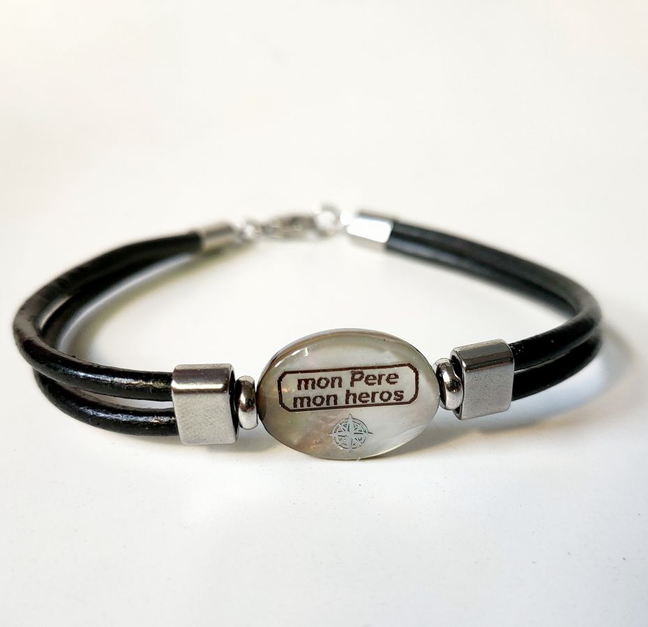 Pulsera de nácar personalizada en cuero