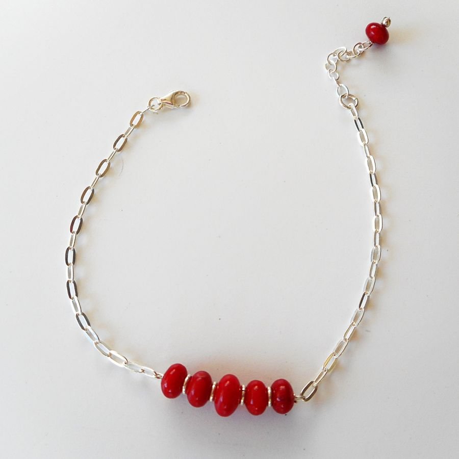 Pulsera con cuentas de gorgona roja en cadena de plata 925