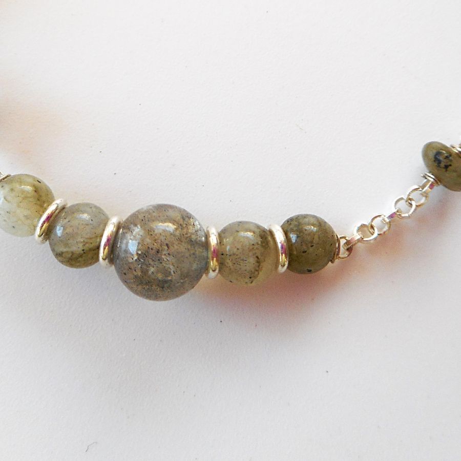 Pulsera de piedra labradorita verde en cadena de plata 925