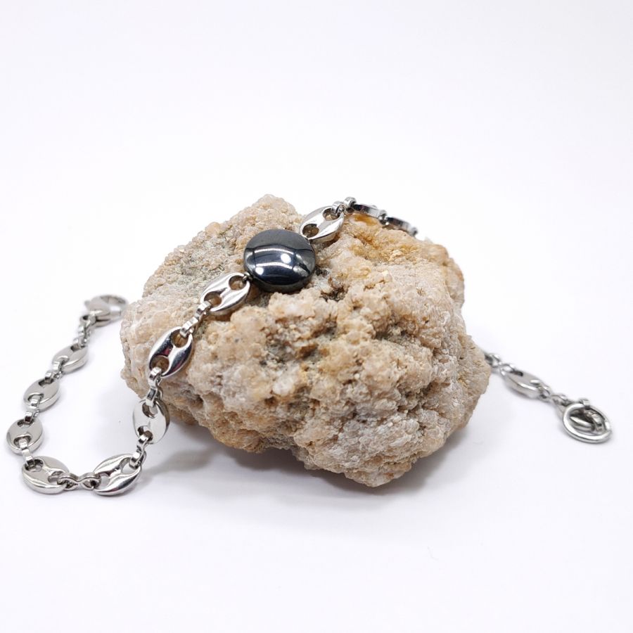 Pulsera de piedras planas de hematites en cadena de acero en grano de café 