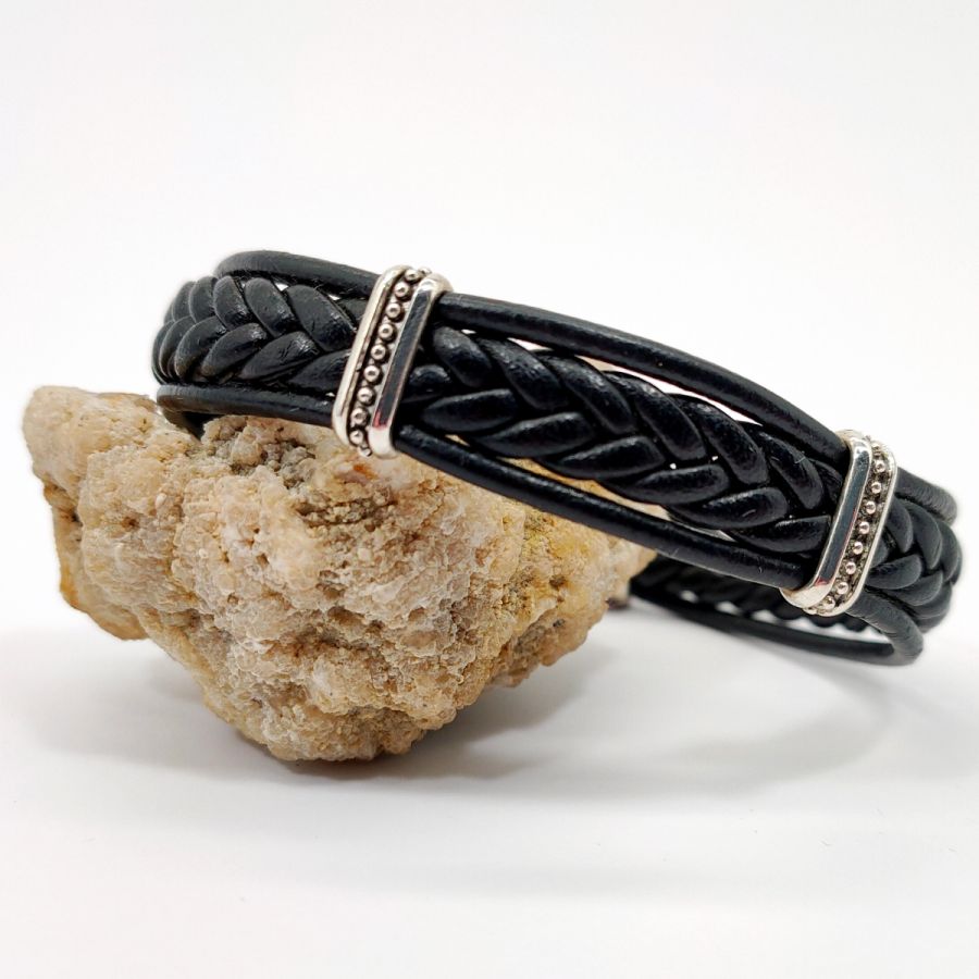 Pulsera con cordón de cuero negro