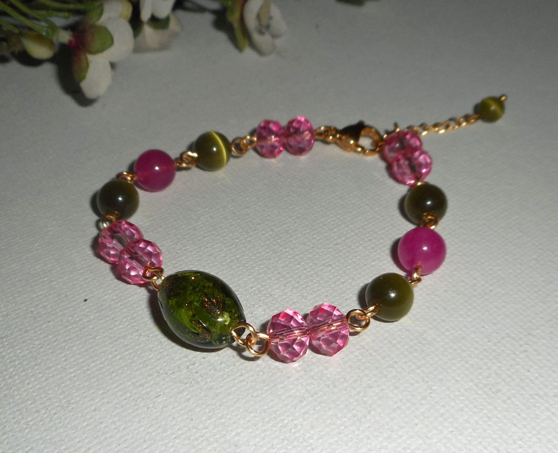 Pulsera de cristal de Murano y cristal rosa y verde sobre cadena de acero dorado