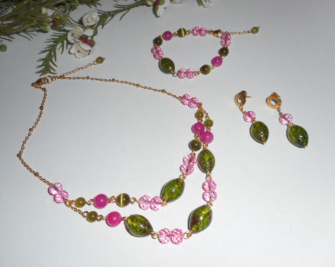 Pulsera de cristal de Murano y cristal rosa y verde sobre cadena de acero dorado