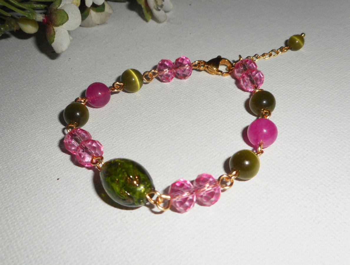 Pulsera de cristal de Murano y cristal rosa y verde sobre cadena de acero dorado