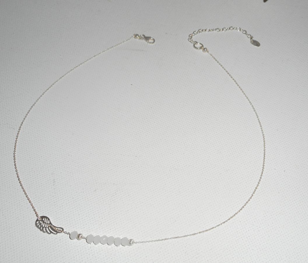 Collar gargantilla de plata 925 con ala pequeña y cuentas de cristal blanco