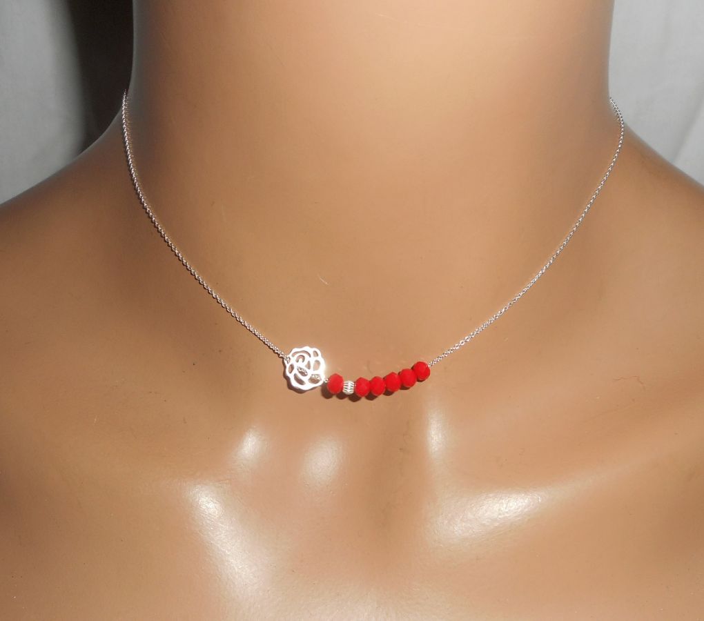 Collier ras de cou en argent 925 avec rose en filigrane et  perles en cristal rouge