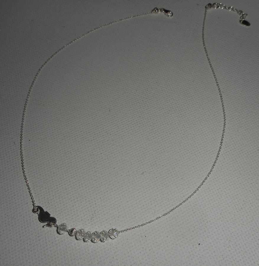 Collar gargantilla de plata 925 con caballito de mar pequeño y cuentas de cristal