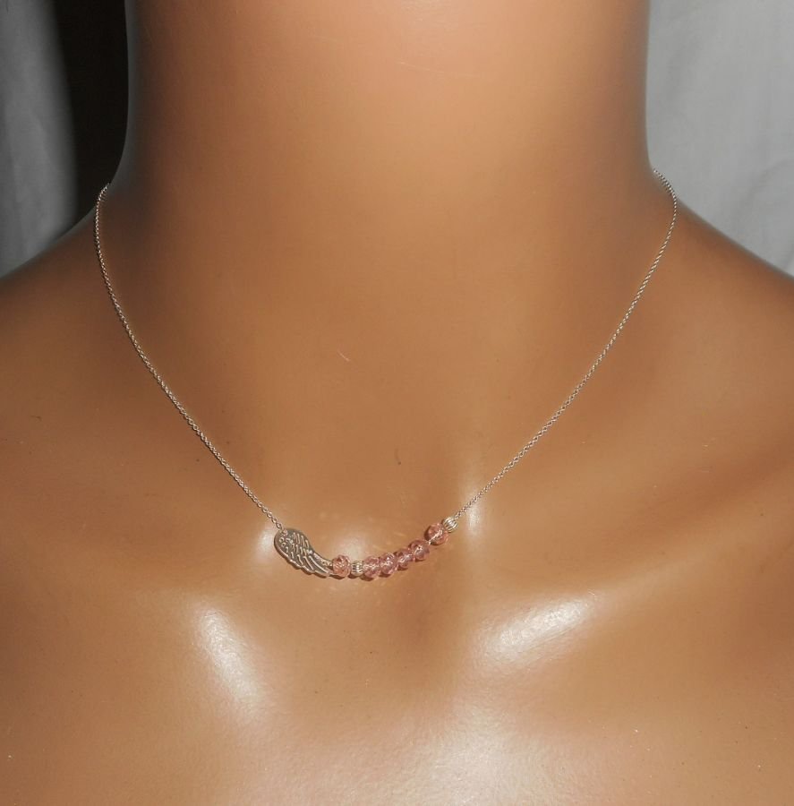 Collar gargantilla de plata 925 con ala pequeña y cuentas de cristal rosa