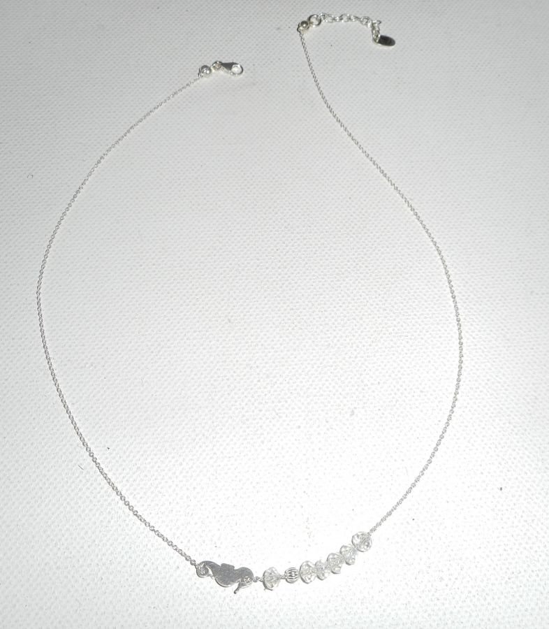 Collar gargantilla de plata 925 con caballito de mar pequeño y cuentas de cristal