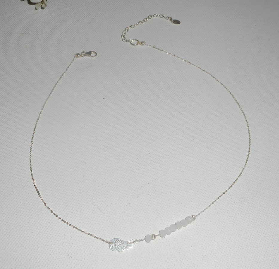 Collar gargantilla de plata 925 con ala pequeña y cuentas de cristal blanco