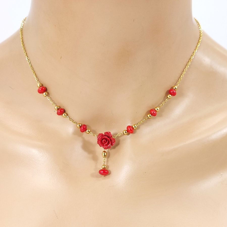 Collar de gorgonias rosas y rojas