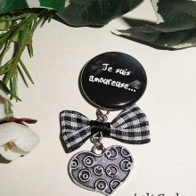 Broche con mensaje "Te quiero" con lazo y gota de cristal