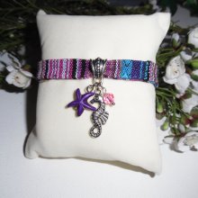 Pulsera de tela de colores con borlas de caballito de mar y estrella de mar morada