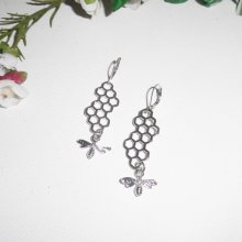 Pendientes nido de abeja con abejita de plata