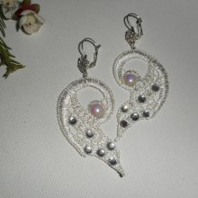 Pendientes de encaje blanco con cristal de Swarovski y perlas