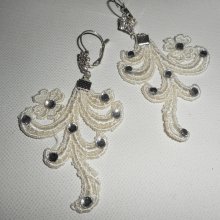 Pendientes con cristal de Swarovski y encaje arabesco