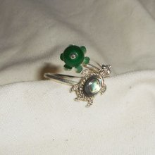 Anillo original de plata 925 con tortuga abulón y piedra de jade verde