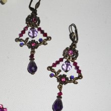 Pendientes conector flor de cuentas de cristal violeta y verde