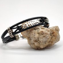 Pulsera de hombre de cuero negro de varias vueltas con espina de pez en metal plateado