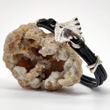 Pulsera de hombre de cuero negro de varias vueltas con pez raya de metal plateado